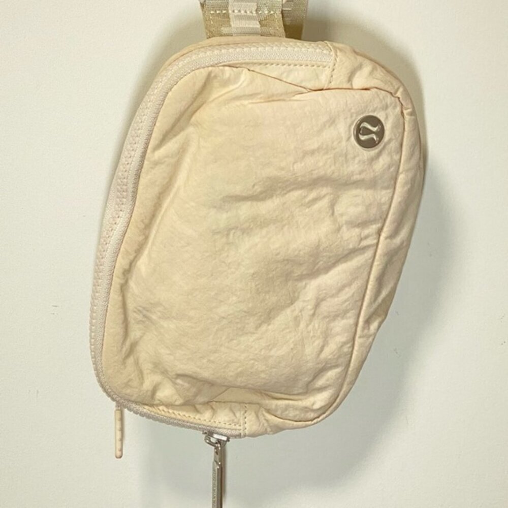 Lululemon Everywhere Belt Bag Light Ivory with Gray/White Striped Strap - Picture 3 of 7